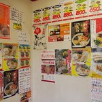 山小屋 - 壁におススメが沢山貼ら！！