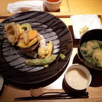 やさい家めい ルミネ横浜店 - ランチ　とろろで食べる夏野菜の天丼　1180円