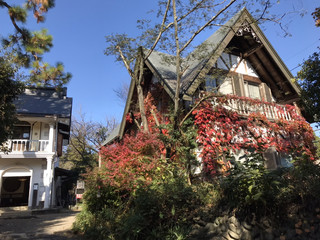 Kodukueteikissashitsuankyo - 奥正面の建物が喫茶室です