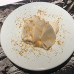 Baci - 甘味の強い蕪のパンナコッタに塩味のカラスミ