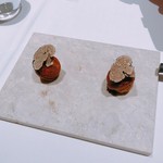 アニエルドール - 温かい小さなパンケーキにトリュフ