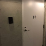 EBISU 燻製 APARTMENT CAVE - インターフォンを押してください。