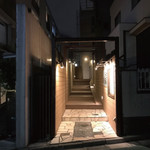 EBISU 燻製 APARTMENT CAVE - こちらが建物の入り口になります。