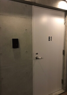 EBISU 燻製 APARTMENT CAVE - インターフォンを押してください。