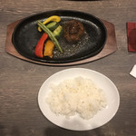 長期熟成黒毛和牛ハンバーグとライス。
          美味し。