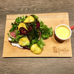 ザグリルトウキョウ - サラダと季節野菜のポタージュスープ。
      美味し。