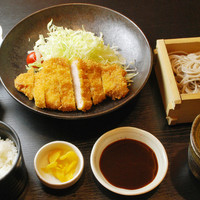 とんかつとおそば　990円