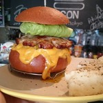ICON - VIVA×ICONバーガー￥1800(チェダーチーズ)