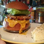 ICON - VIVA×ICONバーガー￥1800(チェダーチーズ)