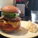 ICON - VIVA×ICONバーガー￥1800(チェダーチーズ)