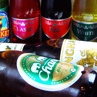 We also have a wide range of drinks that go well with the food, such as Thai beer and Thai shochu.