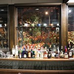 bit better - 四季を彩るカウンターから望む夜の窓席