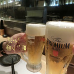 Kushiage Wagaya - とりあえず生ビール(中/500円)で乾杯〜( ^ ^ )/□
                        お通しは2人分で大根と豚バラ、紅白なます、砂肝のオリーブ漬けの3種類☆彡