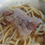ラーメン二郎 - 赤身が旨い