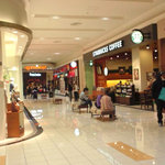 スターバックスコーヒー - スタバの角から、西方向