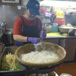 榕樹下米苔目 - 笊にあげた、戻した米苔目。