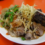 榕樹下米苔目 - 小菜は盛り合わせで。これでTWD100くらいだったか？