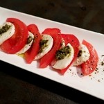 カフェ クヌルプ - トマトとモッツァレラ