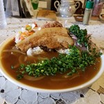 平日昼だけ - 和だしそぼろカレー＋限定トッピングのぶーたれ(ぶたのやわらか煮。たれ焼き)+岩下の新生姜で漬けたいろいろな野菜たち＋ねぎまみれ