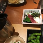 Washoku Sato - 天ぷら5種盛り合わせ、長芋と海老マリネ、鮪のめかぶとろろがけ