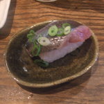 ライオン堂 - おまかせ一品のさんま寿司。めっちゃ美味しかった。