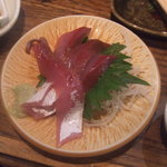 ライオン堂 - ハマチのお造り。一切れがめっさ大きい！！