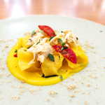 リストランテオット - かぼちゃソースの甘さに、蟹の甘さが呼応する。ドライトマトの尖った酸味がアクセント