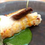 リストランテオット - 海老を覆う、透明な膜のようなものが「ラルド」。薄く上質な豚脂で、料理全体のコクを増す