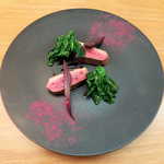 リストランテオット - 鴨・人参。シャロン鴨のグリルに、発酵人参のソース、紫人参パウダーを添えて