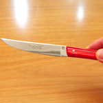 リストランテオット - ナイフは、フランス中部で製造される「ティエール」。シンプルな形状が格好良い