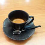 リストランテオット - エスプレッソで一息。厨房からスタッフが出てきて、自然と交流タイムに