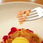 リストランテオット - 薄く作った「りんごあめ」を割り、食感のアクセントに