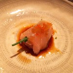 焼き鳥 とりら - ムネ昆布締め白レバー葱巻き、一味をかけて