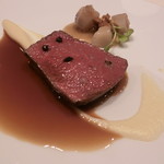 蝦夷鹿のロースト、余市のウィスキーソースで