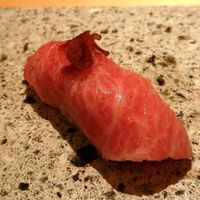 鮨よしかわ 恵比寿 - 中トロだったか大トロだったか聞くの忘れたけど、とにかく素晴らしい霜降りマグロ(≧∇≦)b