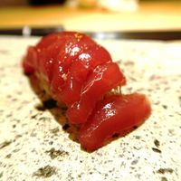鮨よしかわ 恵比寿 - マグロのヅケは
                サシから崩壊寸前(;ﾟ∀ﾟ)=3