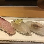 築地 すし好 - 冬の白身三種盛８５０円。ブリ、ふぐ、カワハギの盛り合わせです。ブリとカワハギはとても美味しかったです（╹◡╹）。ふぐも美味しかったですが、弾力があり過ぎて、酢飯との相性は。。。