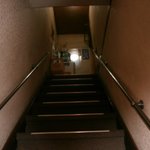 焼肉 道食 - 外観②階段を上がり２階へ