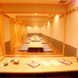 Please use the spacious private room for various banquets. Up to 60 people