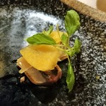 il Ktutti - 脂がのった香ばしい秋刀魚の炙りに、程よい酸味のきのこマリネや柿の甘味が秋のハーモニー