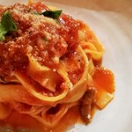 il Ktutti - なめらかで程よいコシの手打ちパスタに、ホロリと崩れるイベリコ豚の旨味、優しく深みあるトマトソースが合う