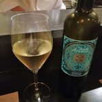 il Ktutti - 華やかなフルーティさとキレのある酸味、シチリア酸の白ワインFeudo Arancio（INZOLIA）700円
