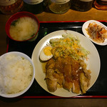 本格炭火焼鶏 酒楽 - チキンステーキ定食750円