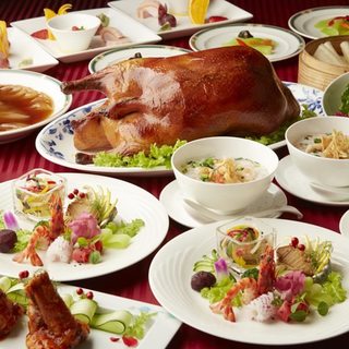 High-quality banquet course featuring Peking duck as the main dish