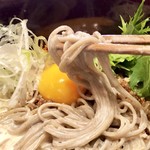蕎麦は中太でコシあり