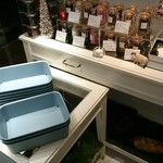 カズノリ イケダ アンディヴィデュエル - 店内