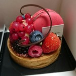 カズノリ イケダ アンディヴィデュエル - 色々なベリーが載ったタルト フルュイ ルージュ 490円☆