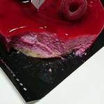 カズノリ イケダ アンディヴィデュエル - ラズベリームース ピスタチオクリームも入ってます♪