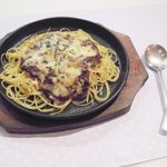 ツイてる パスタココ - とろ～りチーズの鉄板ミートソース￥８８０