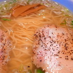 自家製拉麺 まつかぜ - 黒胡椒が相当香る